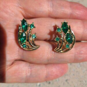 Vintage emerald-look earrings